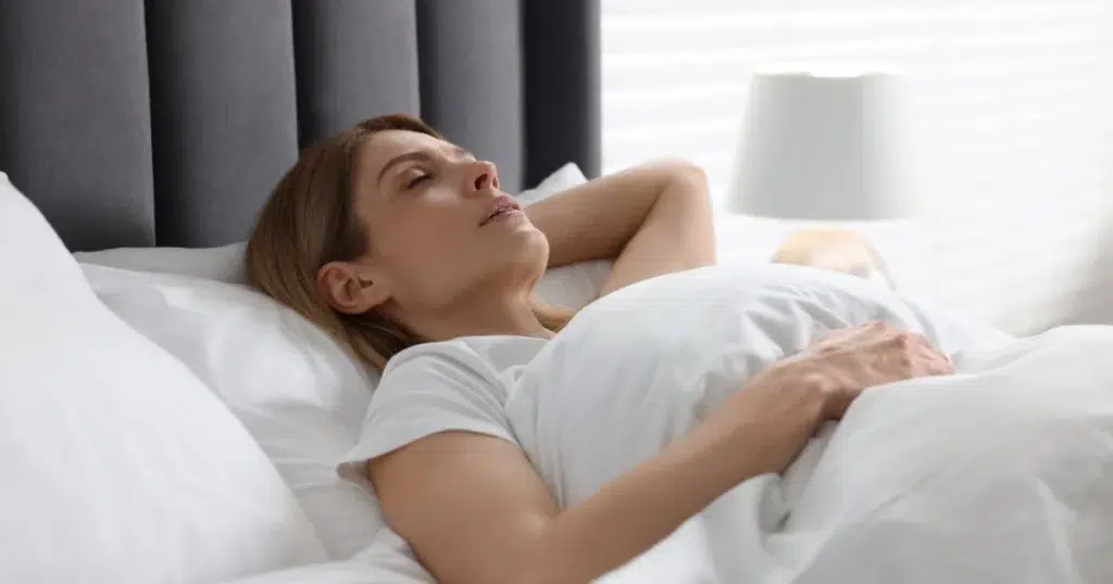 Diagram-of-Obstructive-Sleep-Apnea-OSA-causes-including-narrow-airway-and-snoring.-1